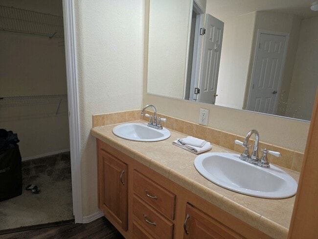 Foto del edificio - 18415 Henry Coe Rd