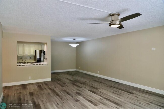 Foto del edificio - 1301 River Reach Dr