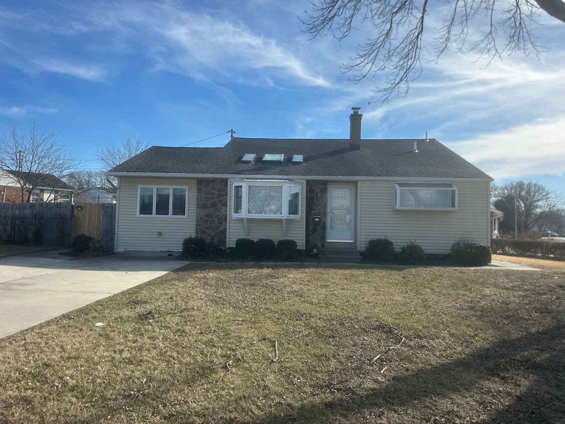 Primary Photo - Birchwood Park - Newly renovated 3+ bedroo...