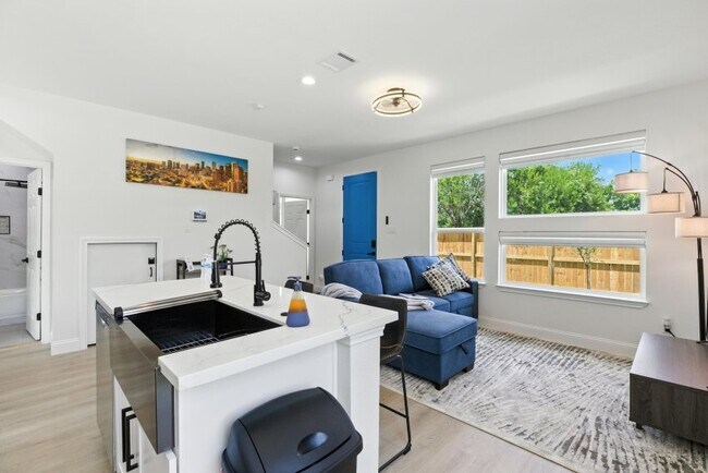 Foto del edificio - 3902 McKinley St