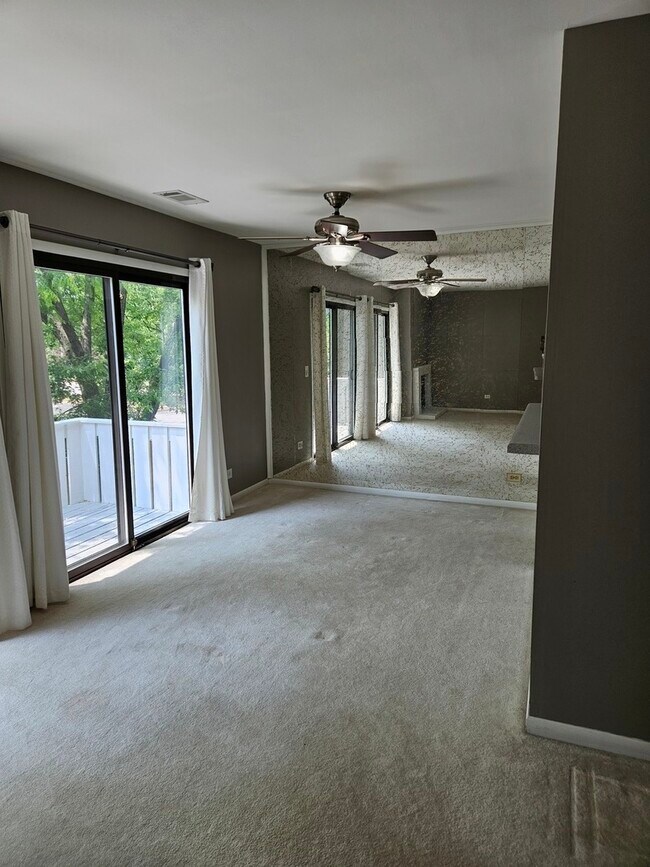 Building Photo - 220 Hawthorne Ct