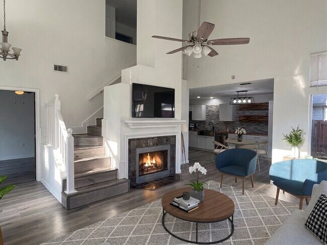 Foto del edificio - Cimarron 4 Bedroom Home Less Than 5 Minute Walk To The Park