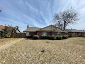 Building Photo - 1722 Carrington Dr
