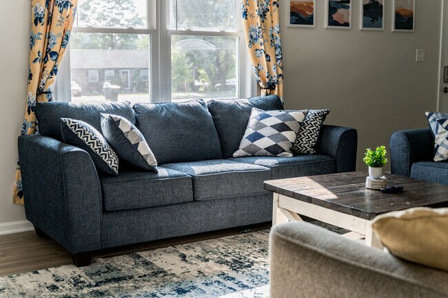 Sala de estar compartida - 598 Leesville Rd