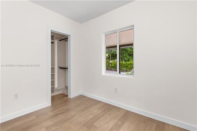 Building Photo - 266 NE 42nd St