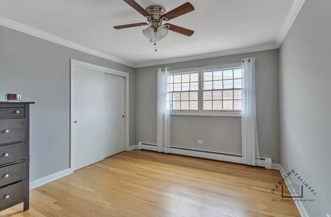 Bedroom - 6464 N Northwest Hwy