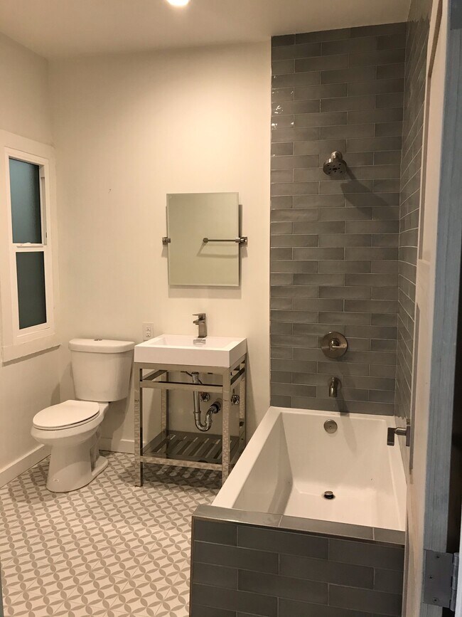 Interior Photo - 747 S. New Hampshire Ave.