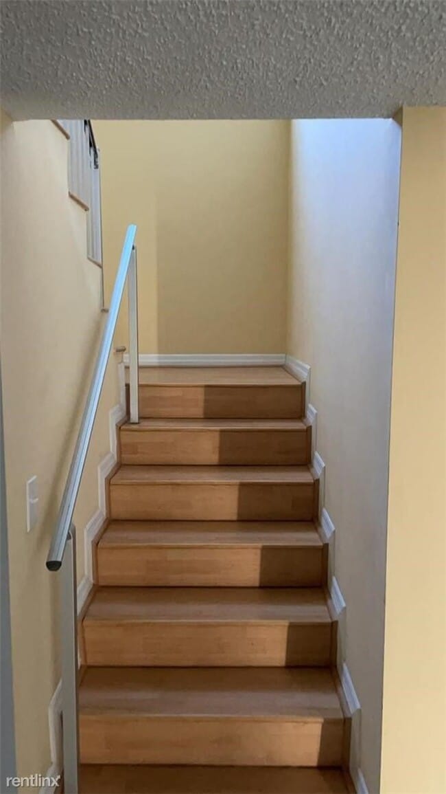 Building Photo - 9441 Evergreen Pl