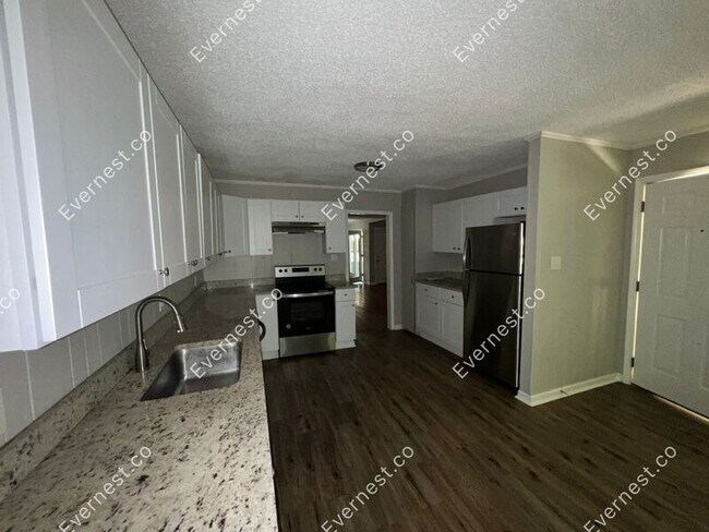 Building Photo - 801 Forest Ln