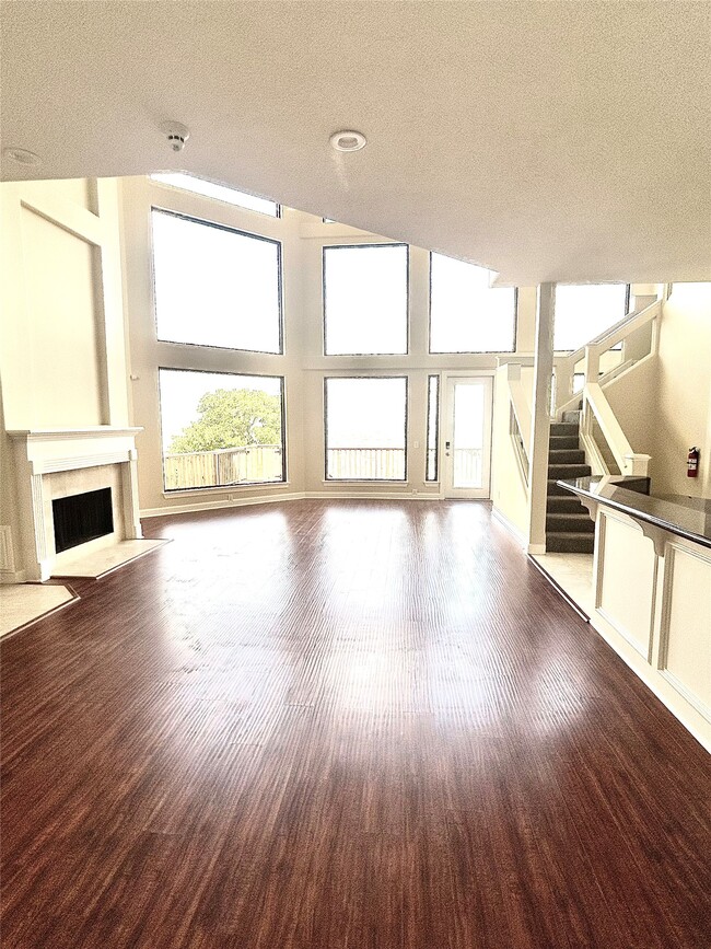 Building Photo - 807 Kipp Ave