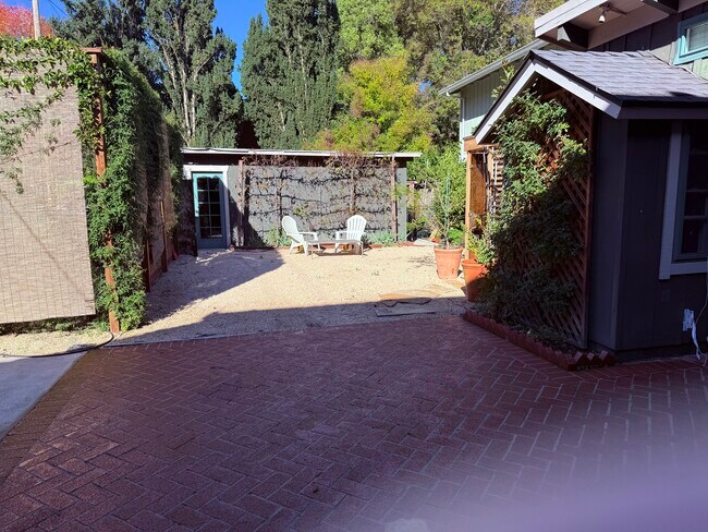 Patio trasero - 196 Tunstead Ave