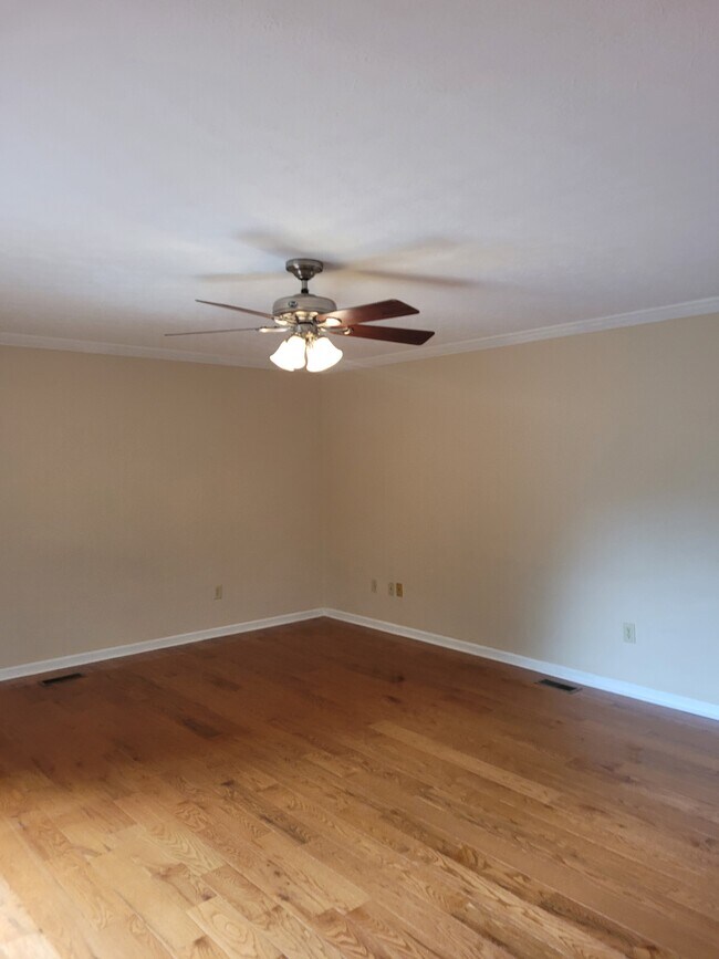 Foto del edificio - 1405 Karr Ln