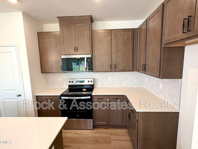Foto del edificio - 2040 Oakdale Dr