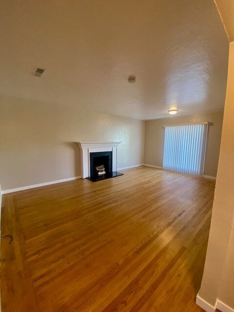 Foto del edificio - Great 2 Bed 1 Bath House with Garage in Ri...