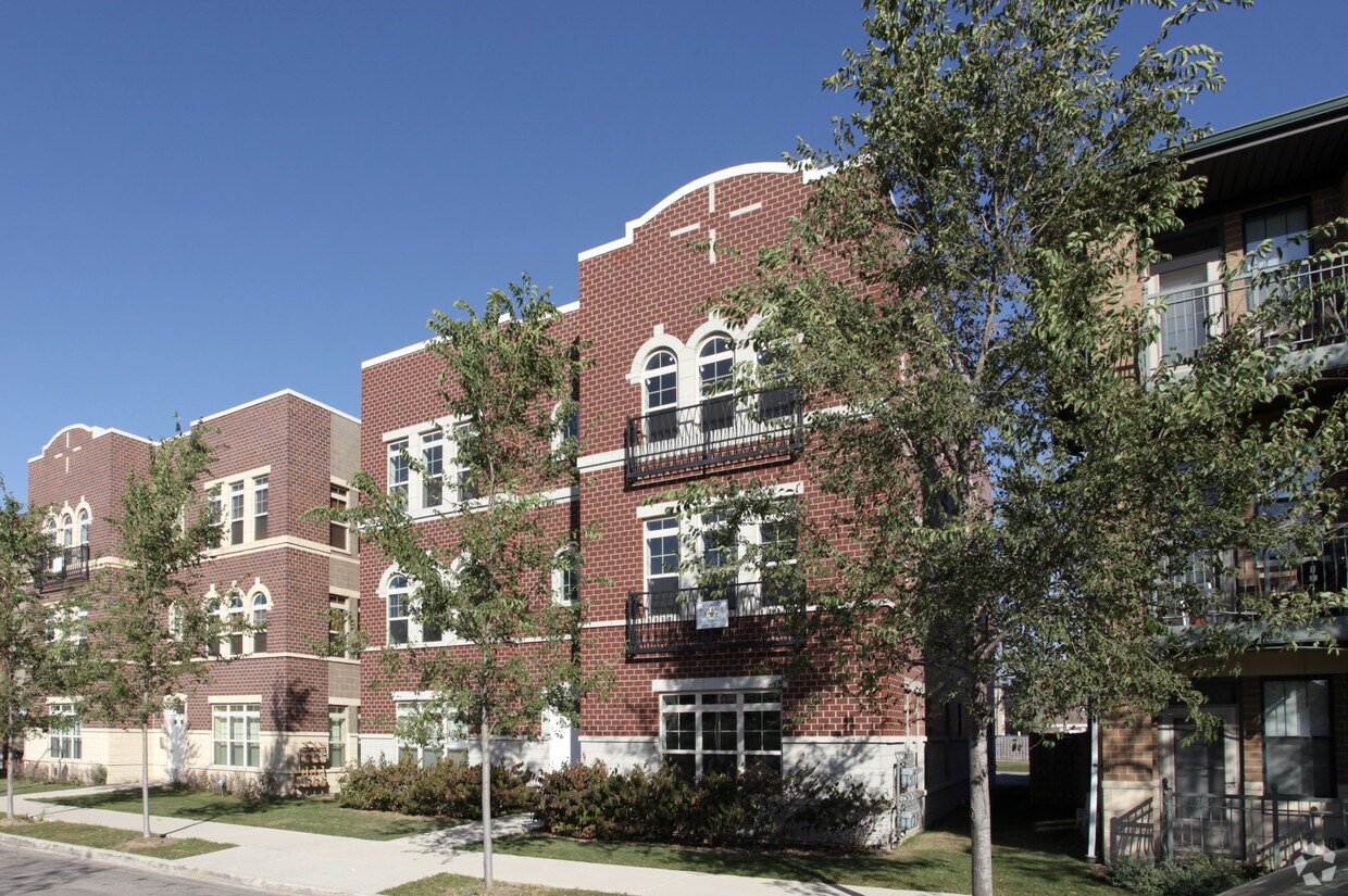 Building Photo - 3815 S Langley Ave