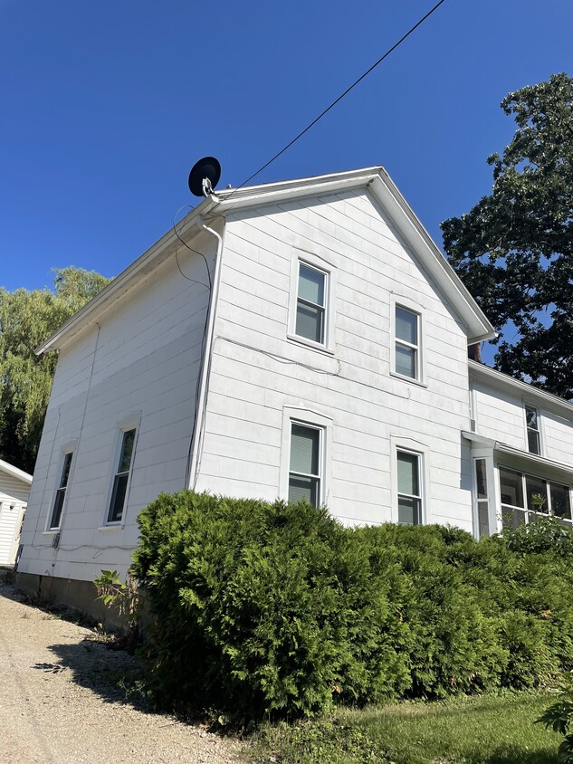 Primary Photo - 351 S Whiton St