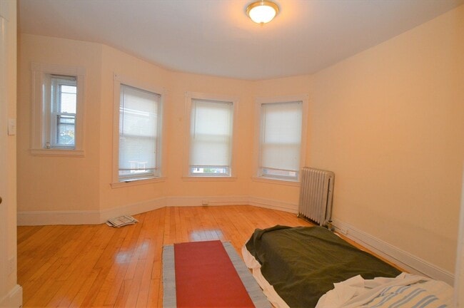 Building Photo - 15 Lynde St