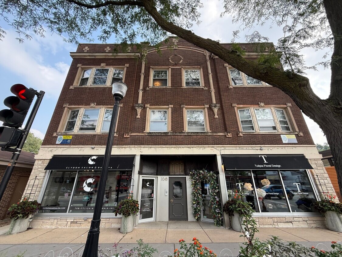 Foto principal - 1046 Chicago Ave