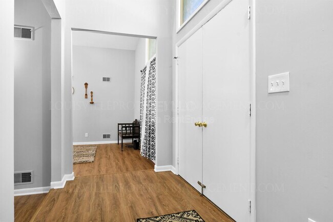 Foto del edificio - 6220 Applegate Ln