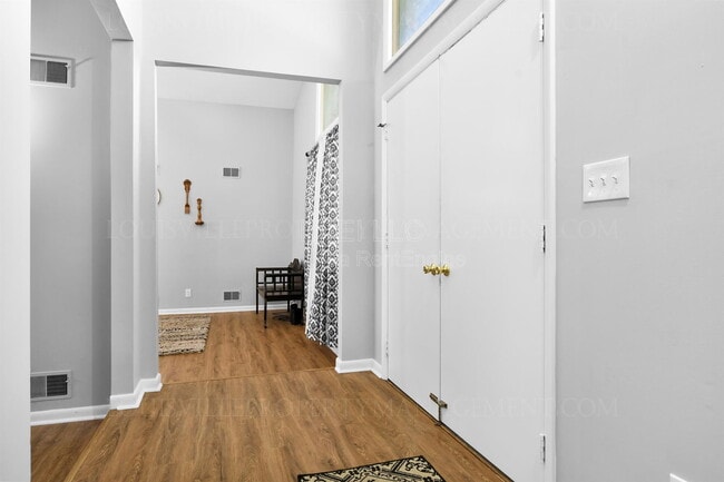 Photo - 6220 Applegate Ln House