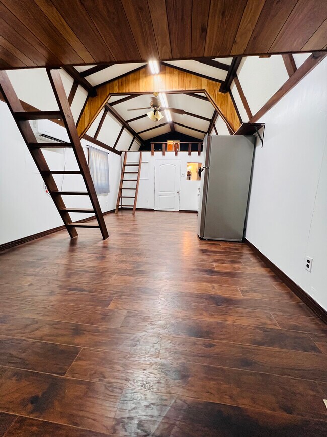 Building Photo - One Bedroom with Covered Parking
