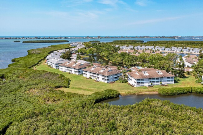 Building Photo - 1125 Edgewater Cir