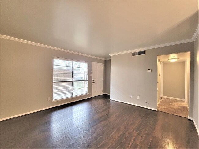 Foto del edificio - 8801 Hammerly Blvd