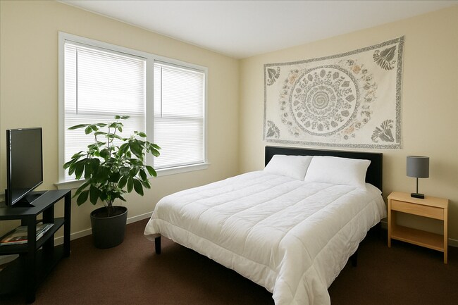 Foto del edificio - 708/710 N Chauncey Ave