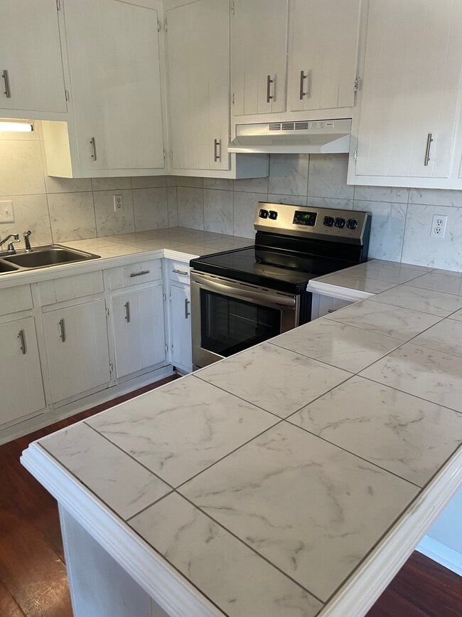 Building Photo - 205 Douglas St