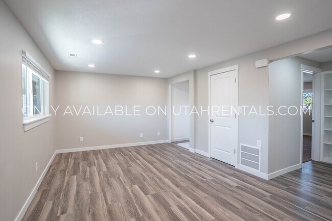 Building Photo - 138 S 300 W