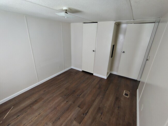 Foto del edificio - 1040 N Davis Dr
