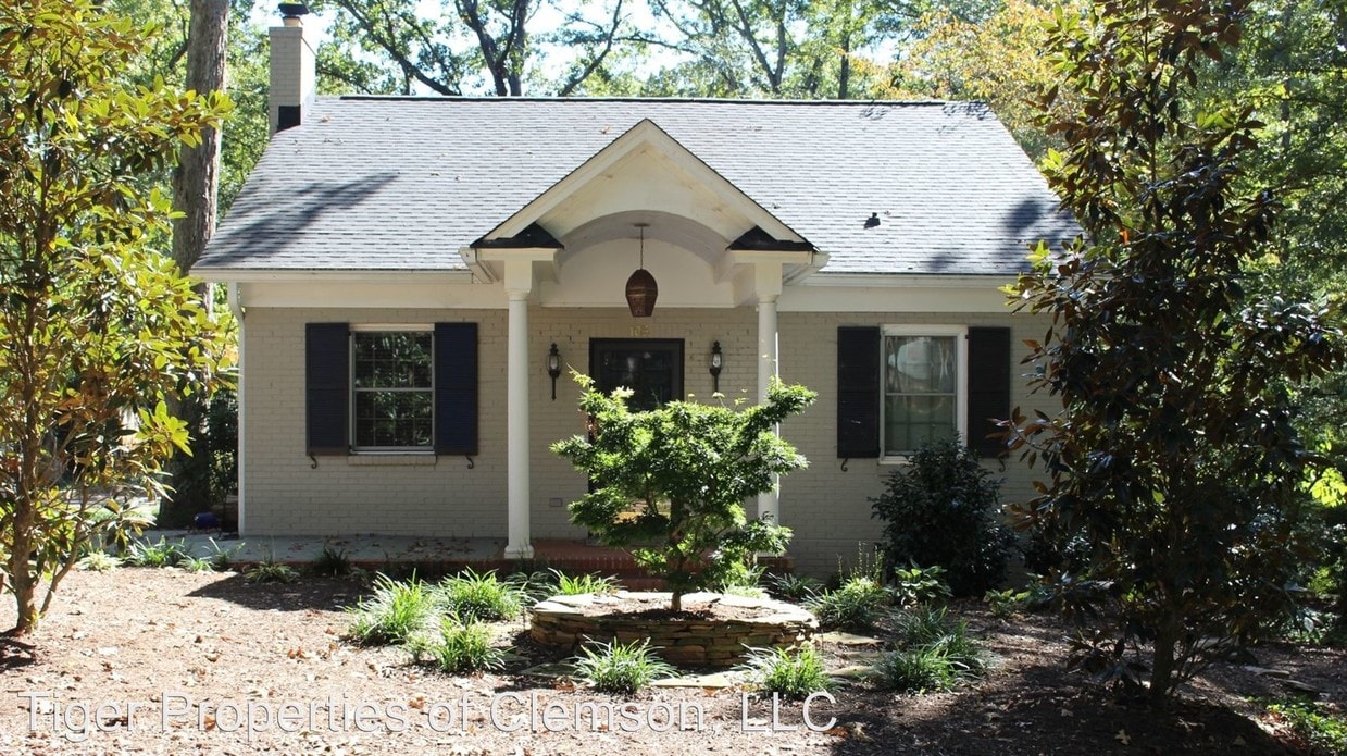 Primary Photo - 103 Dogwood Dr