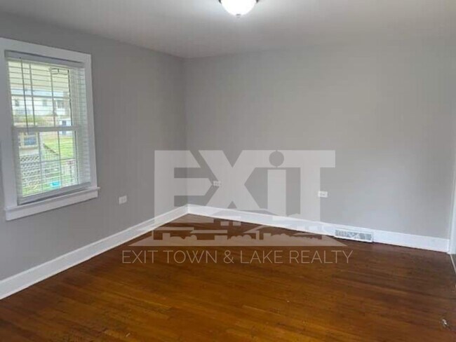 Building Photo - Close to Shopping, Hospital, Schools, Rest...