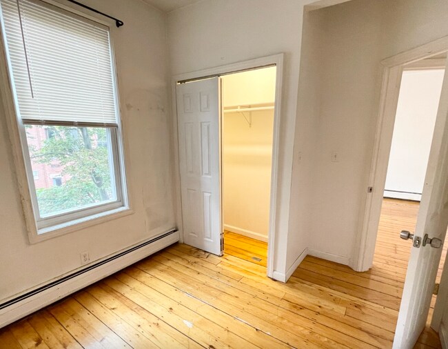 Building Photo - 44 Delle Ave