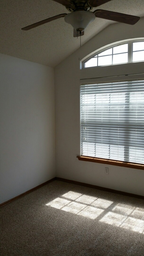 Building Photo - Eastridge520