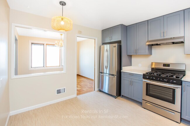 Building Photo - 176 Trumbull St