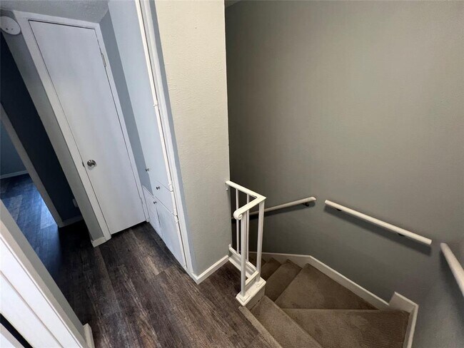 Building Photo - 5808 Wellington Dr