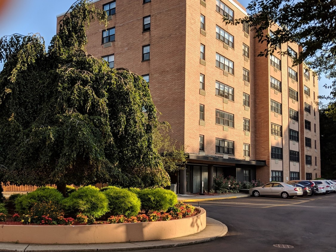 Park Terrace condo - 2348 Linwood Ave