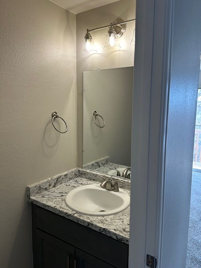 Foto del edificio - 2 Bedroom 2.5 Bathroom Townhome AVAILABLE ...