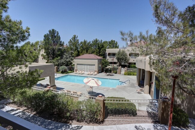 Building Photo - Gated First Floow Summerlin Condo - 2 Bedr...