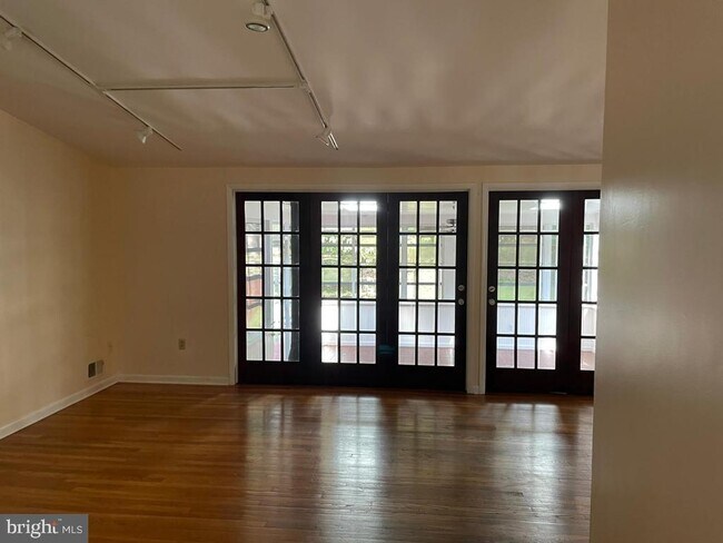 Foto del edificio - 112 Claybrook Dr