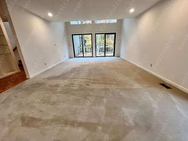 Building Photo - 207 Wildflower Way
