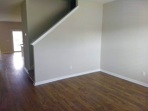 Building Photo - Beautiful 3 Bedroom w/Garage Townhouse Clo...