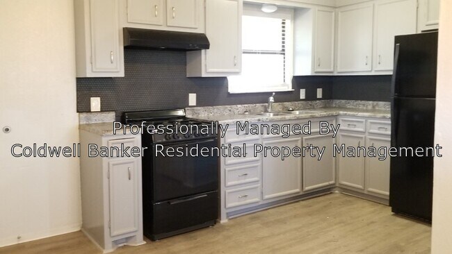 Foto del edificio - 7414 Ivory Ave