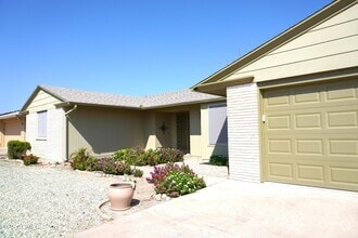Building Photo - 16425 N Desert Holly Dr