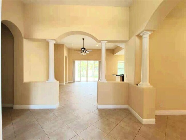Building Photo - 11192 NW 68th Pl