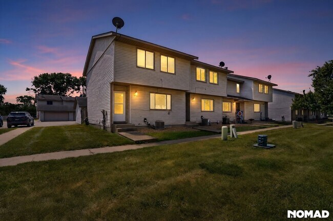 Foto del edificio - 16112 Foliage Ave