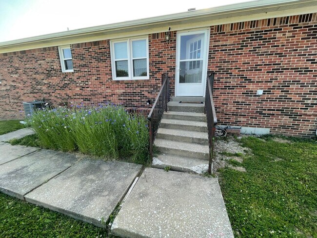 Foto del edificio - 111 Pleasureville Rd