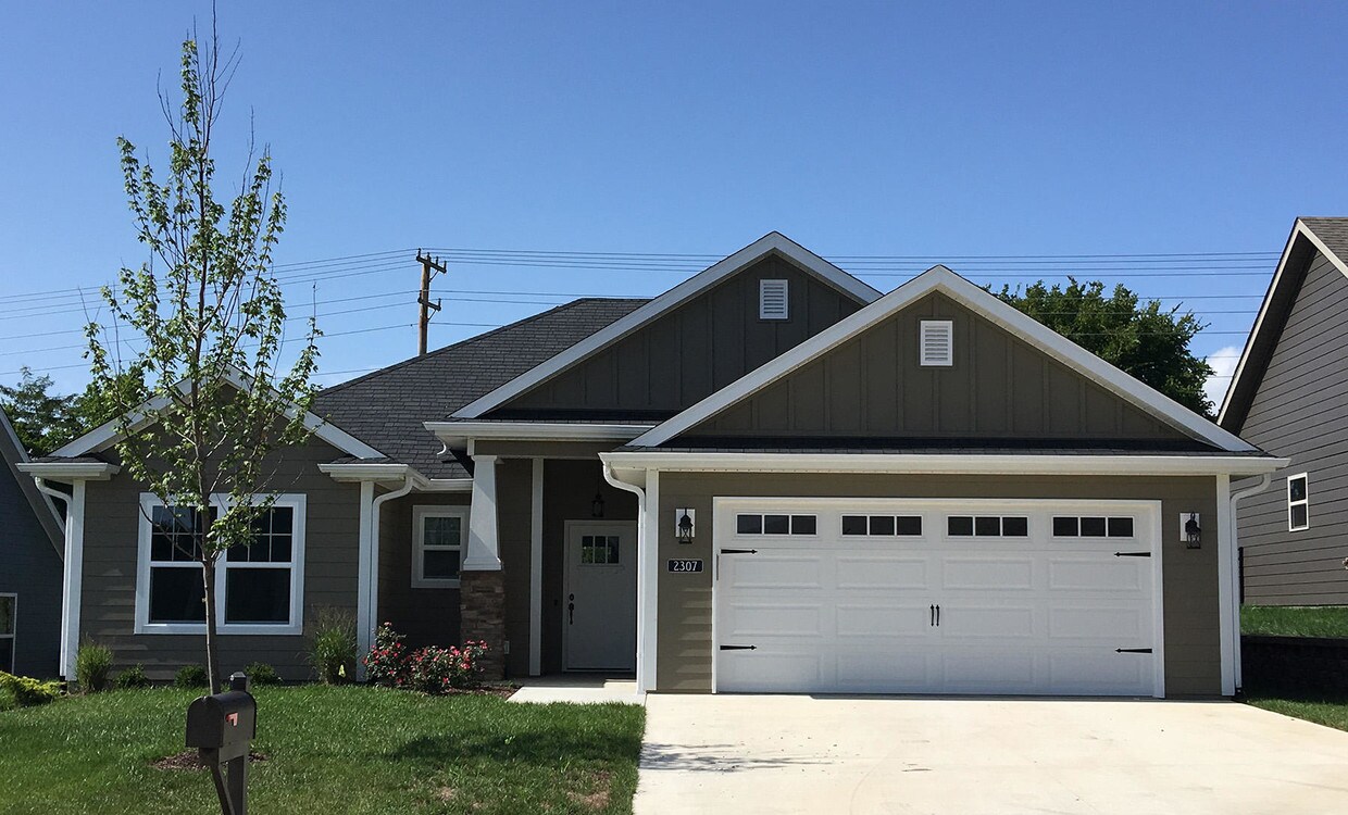 Primary Photo - 2307 Longwood Dr
