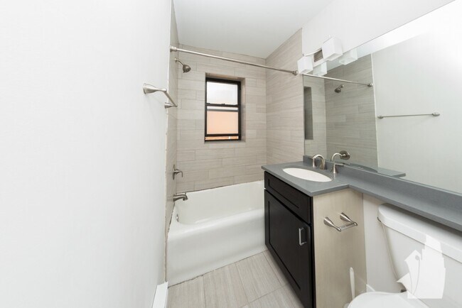 Foto del edificio - 2330 N Kedzie Blvd